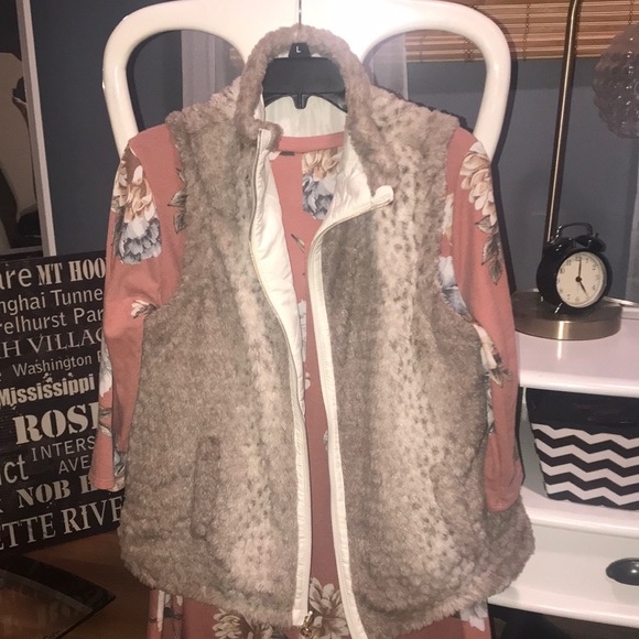 Reversible vest - Picture 5 of 7